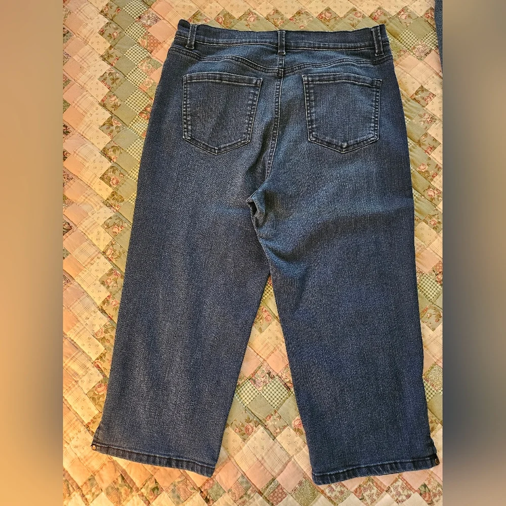 Gloria Vanderbilt Dark Wash Amanda Capri - Picture 2 of 8